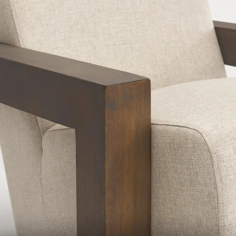 Poltrona accentuata in tessuto beige, struttura in legno massello, 1 posto
