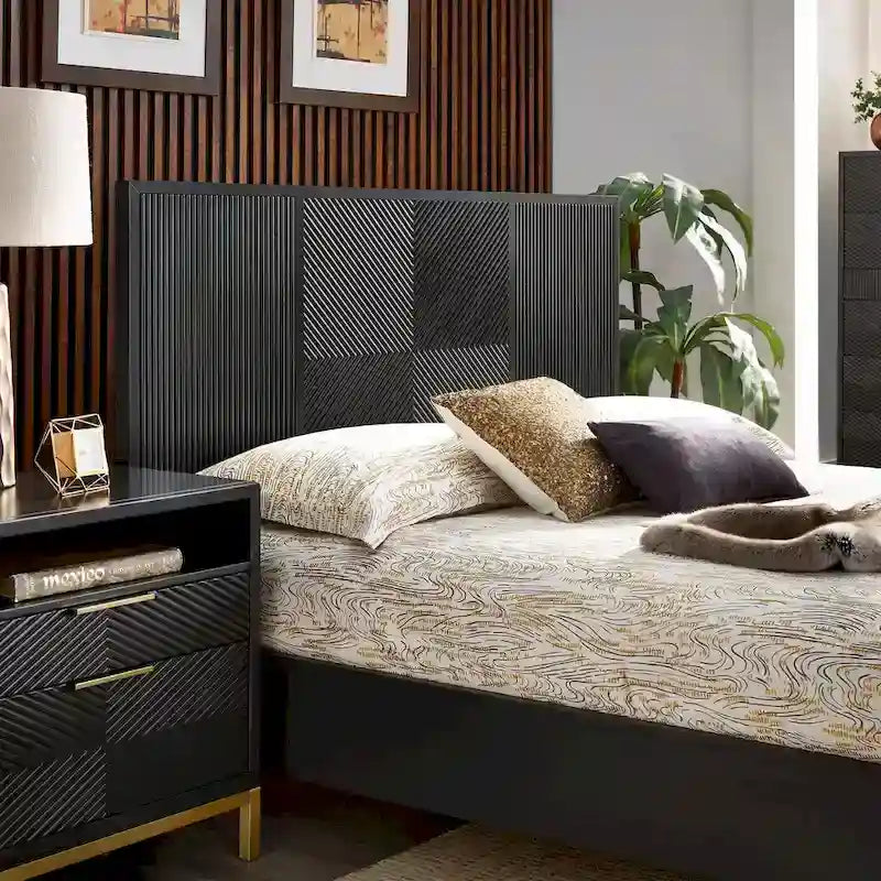 Set camera da letto Queen con Chevron Nero Intagliato e Gambe Dorate – da 3 a 6 Pezzi
