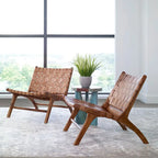 Poltrona con struttura in teak e seduta in pelle naturale color cognac intrecciata, 1 posto