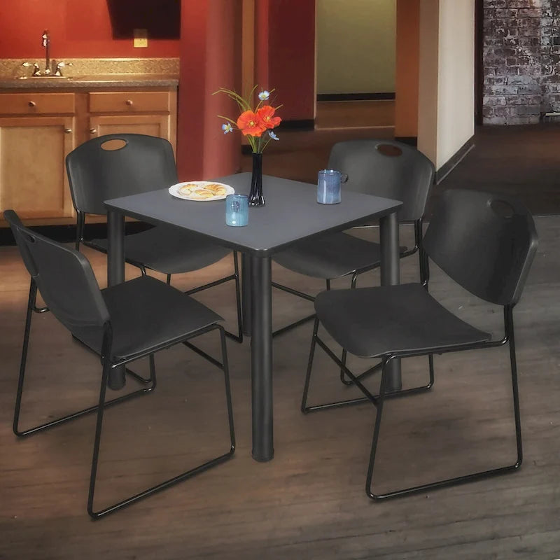 Set Tavolo da Pranzo Quadrato Multicolore con 4 Sedie Impilabili, Posti a Sedere per 4