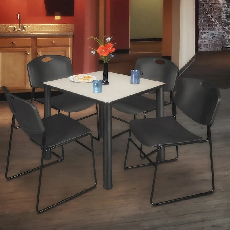 Set Tavolo da Pranzo Quadrato Multicolore con 4 Sedie Impilabili, Posti a Sedere per 4